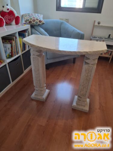 מעמד מאבן שיש