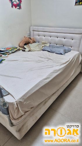 מיטה זוגית עם מזרן