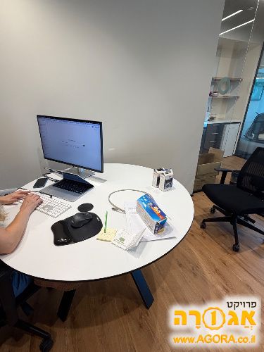 שולחן