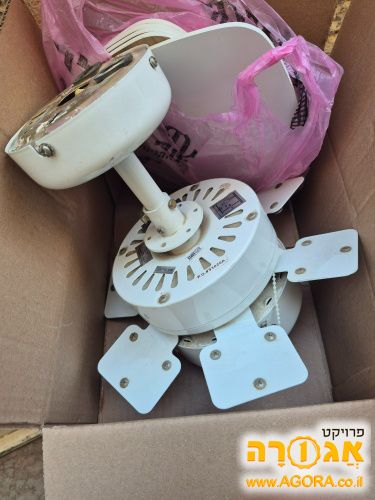 שני מאווררי תיקרה