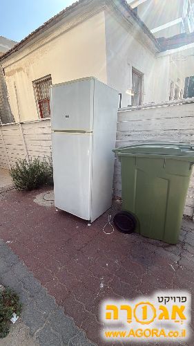 מקרר לבן עובד אחלה