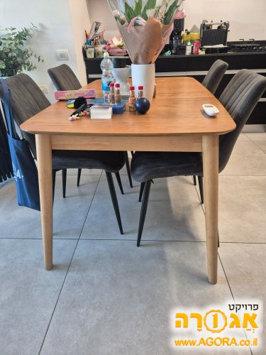 שולחן אוכל