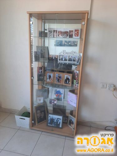 ארונית מזכוכית