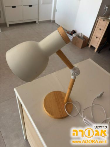 מנורת שולחן