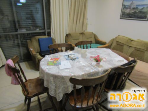 פינת אוכל נפתחת שולחן וכסאות