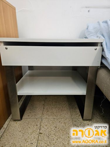 שידה קטנה