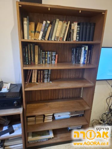 ספריית עץ גדולה
