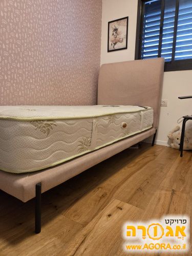 מיטת יחיד נקנתה לפני שלוש