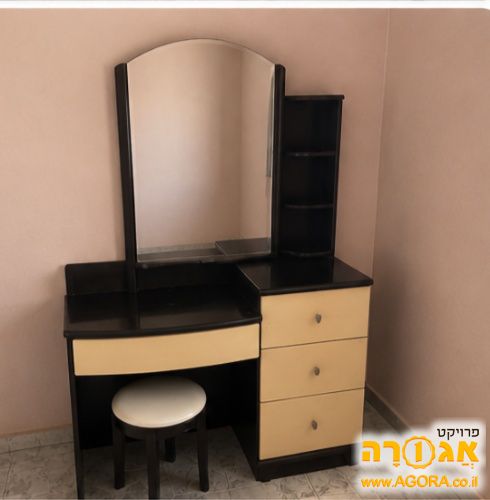 שולחן איפור