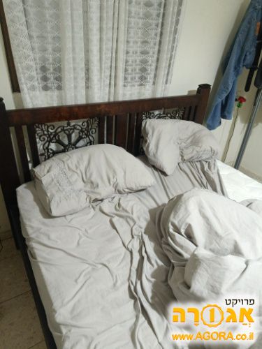 מיטה ושידה