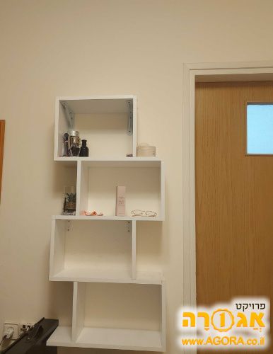 כוננית לקיר