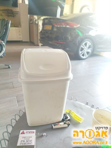 פח אשפה קטן וחמוד