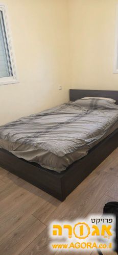 בסיס + מסגרת מיטה וחצי שחורה