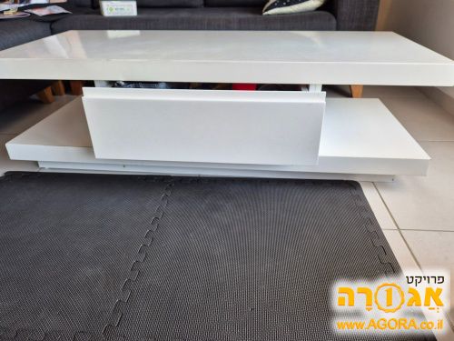 שולחן סלון עם מגירה של איקאה