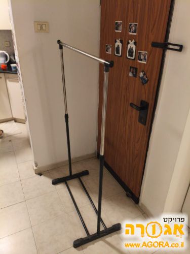 מתלה בגדים