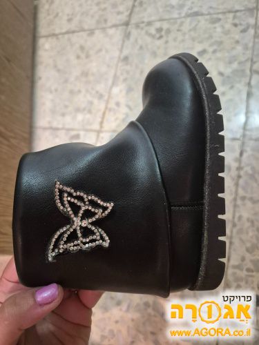 מגפונים לילדה