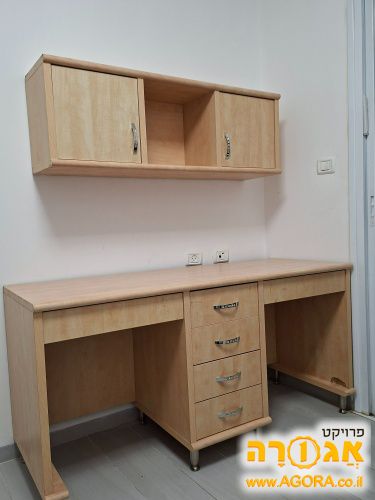 שולחן כתיבה עם מגירות וכוורת