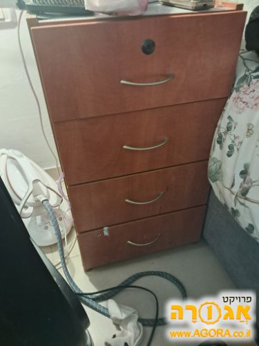שידה קטנה