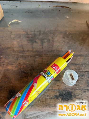 קלמר ועפרונות צבעוניים