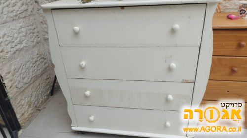שידה קומודה