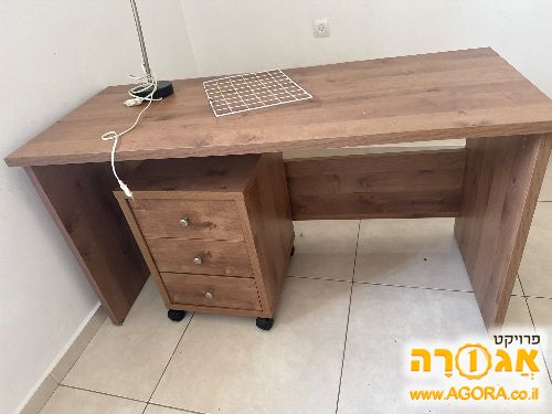 שולחן כתיבה במצב חדש