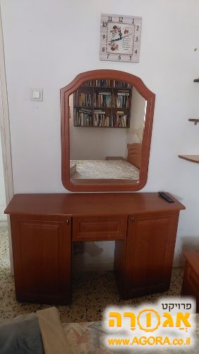 מיטה עם שידות