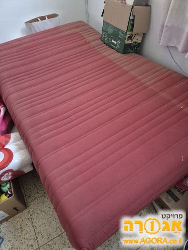 מזרון אדום