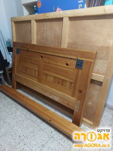 מיטה זוגית מעץ מלא