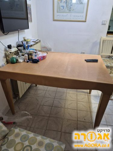 שולחן אוכל עץ מלא במצב מעולה