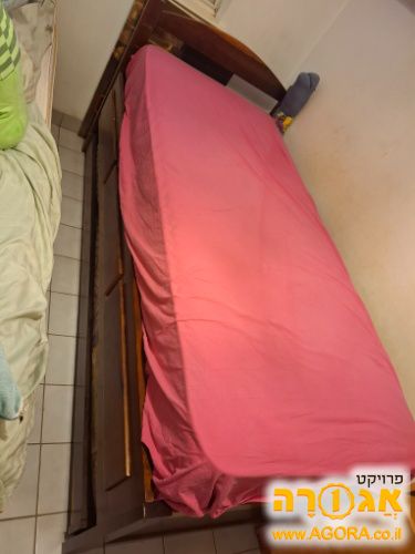 מיטה יחיד עם מיטה חבר נשלפת, ללא מזרן