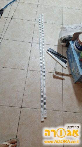 זוויות למדפים