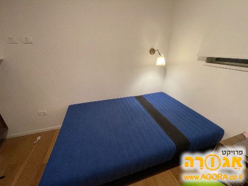 מיטה וחצי עם ארגז מצעים