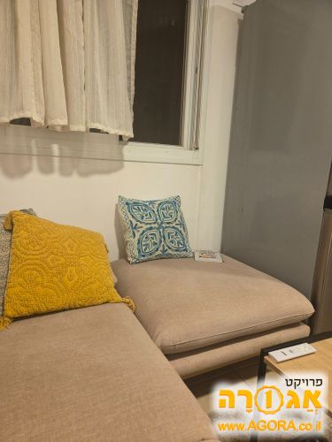 כרית צהובה
