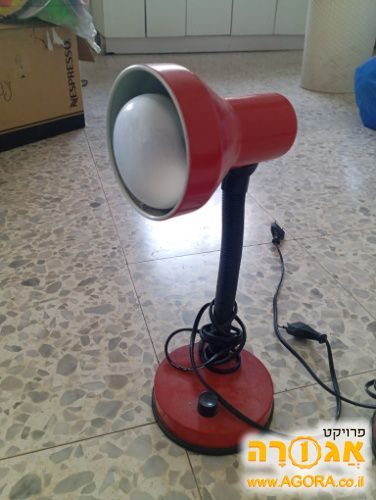 מנורה אדומה