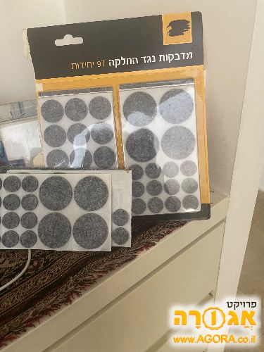 אביזר למנוע החלקה של שטיח או ריהוט