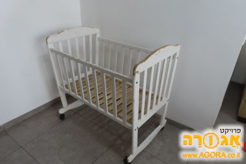עריסה מעץ