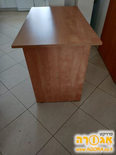 שולחן