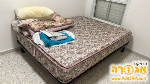 מיטה זוגית עם מזרן קפיצים