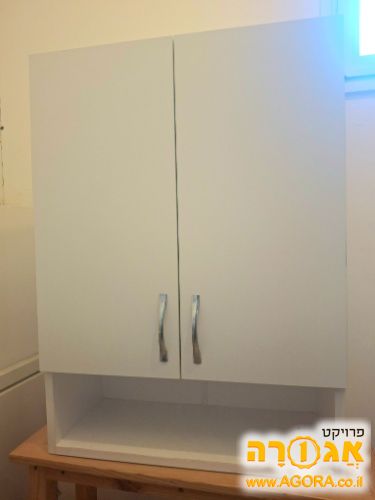 ארונית תלויה