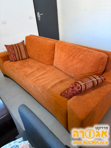 ספה תלת מושבית