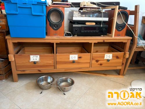 מזנון איקאה שעבר הסבה לשידת תקליטית