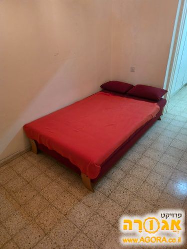 מיטה עם ארגז מצעים