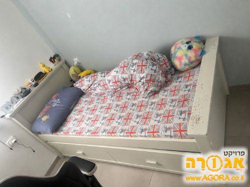 מיטת ילדים הנפתחת למיטה נוספת