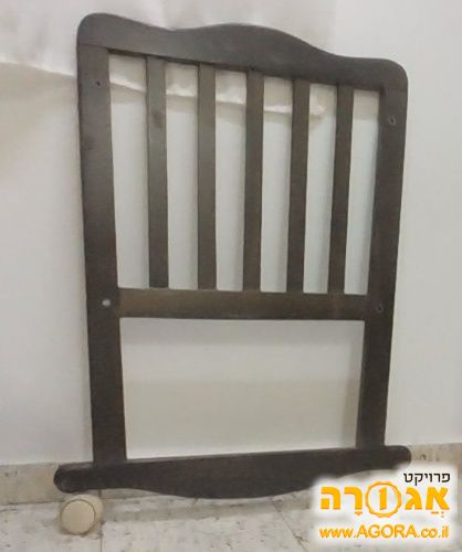 עריסת תינוק במצב מעולה