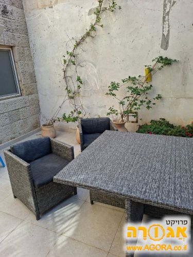 שולחן וכסאות גינה