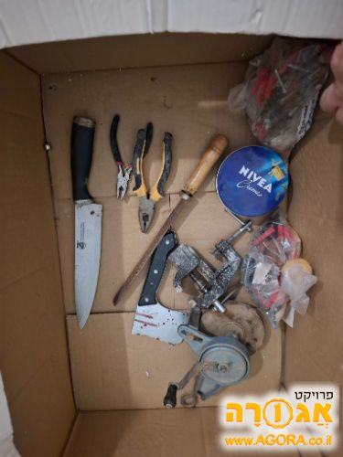 כל מיני כלי עבודה וברגים