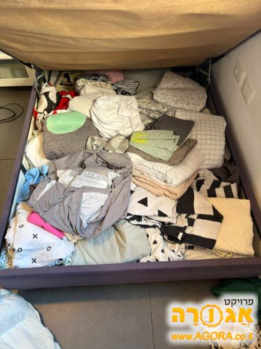 מיטה וחצי ראש מתכוונן עם ארגז מצעים