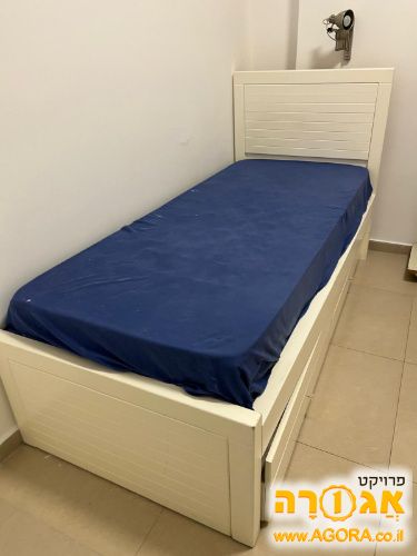מיטת נוער נפתחת