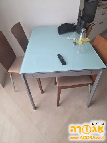שולחן נפתח