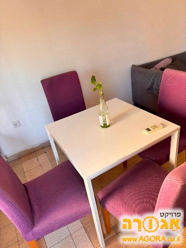 4 כיסאות ( השולחן נמסר )